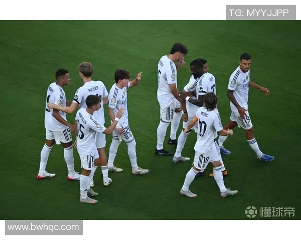 西甲皇马与巴黎圣日耳曼精彩对决直播全程回顾与分析